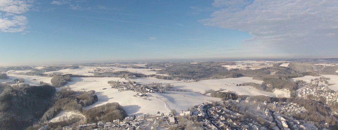 Mit Schnee bedeckte Ortschaft in Schalksmühle