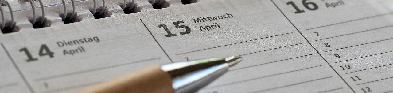 Tisdchkalender mit aufliegendem Stift