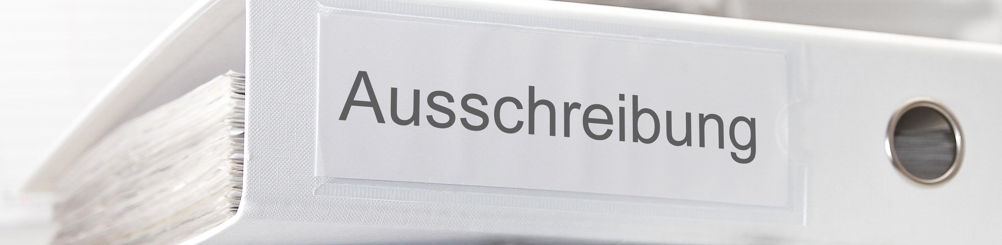 Akten mit der Aufschrift Ausschreibungen und Bestbieter